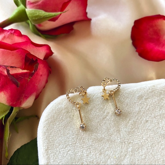 LAST ONE 💖Heart Star Dangle Earrings - Picture 2 of 9